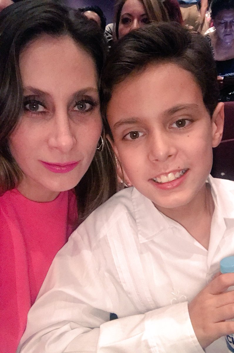 LaGaragarza's tweet photo. @_Maniguis #CarlitosBB @EsteticaCrimen 
EL CARIÑO Q TE TENGO 
NO TE LO PUEDO NEGAR, 
SE ME SALE LA BABITA
YO NO LO PUEDO EVITAR. #SoyTuFan👏🏻 https://t.co/aThQ4JiqNK