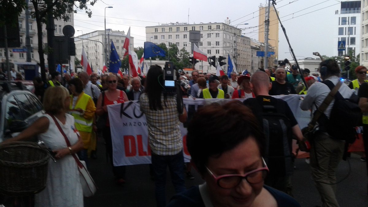 Kom_Obr_Dem_Int's tweet photo. #KOD #All4Freedom march, Warsaw https://t.co/jLIyUiGFUH