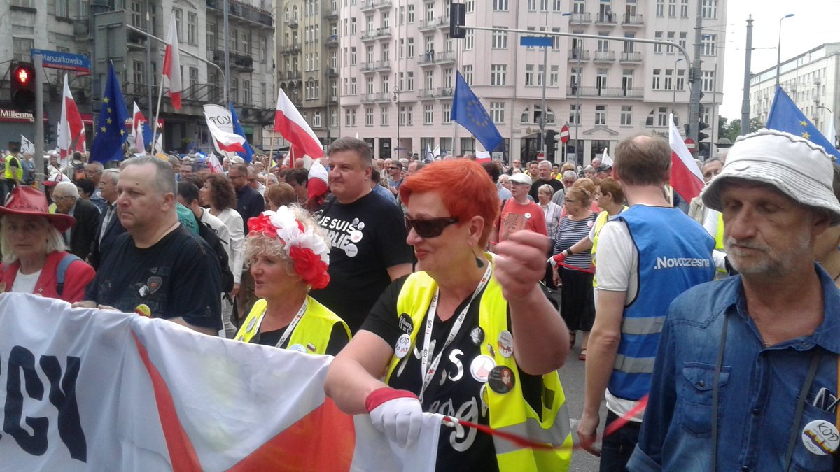 Kom_Obr_Dem_Int's tweet photo. #KOD #All4Freedom march, Warsaw https://t.co/jLIyUiGFUH
