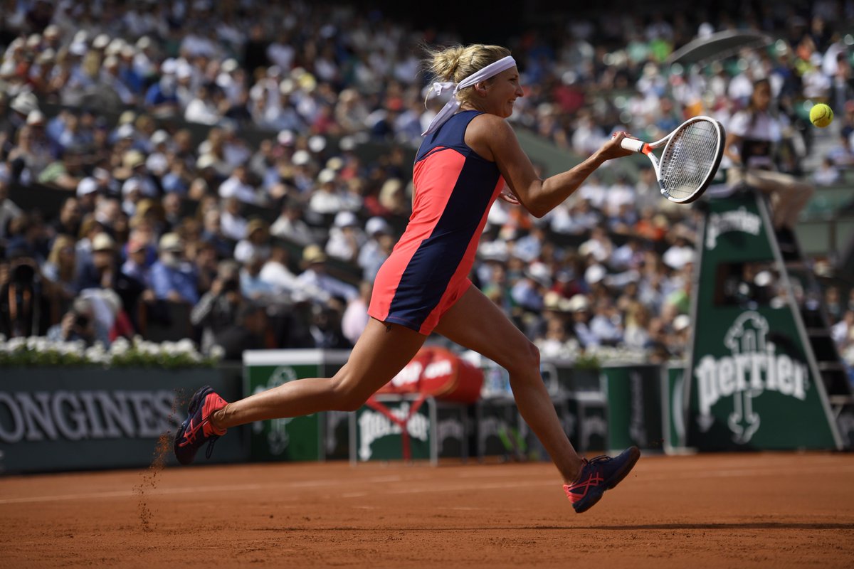 rolandgarros's tweet photo. Timea ⏰

The Swiss is back in the QFs with a 5-7 6-2 6-1 win over No.10 seed Venus. Next up: French favorite Mladenovic. 

#RG17 https://t.co/oevqVH3ARn