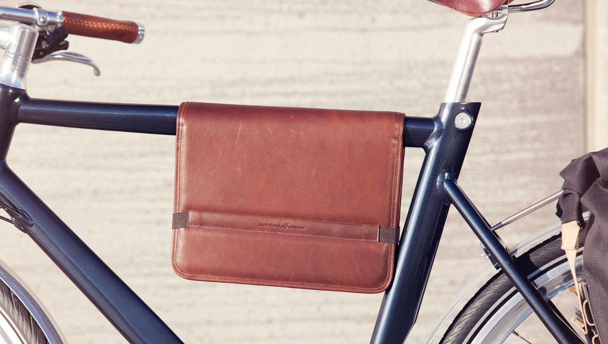 Large Brown Leather tube bag
epic-bike.com/products/52811…