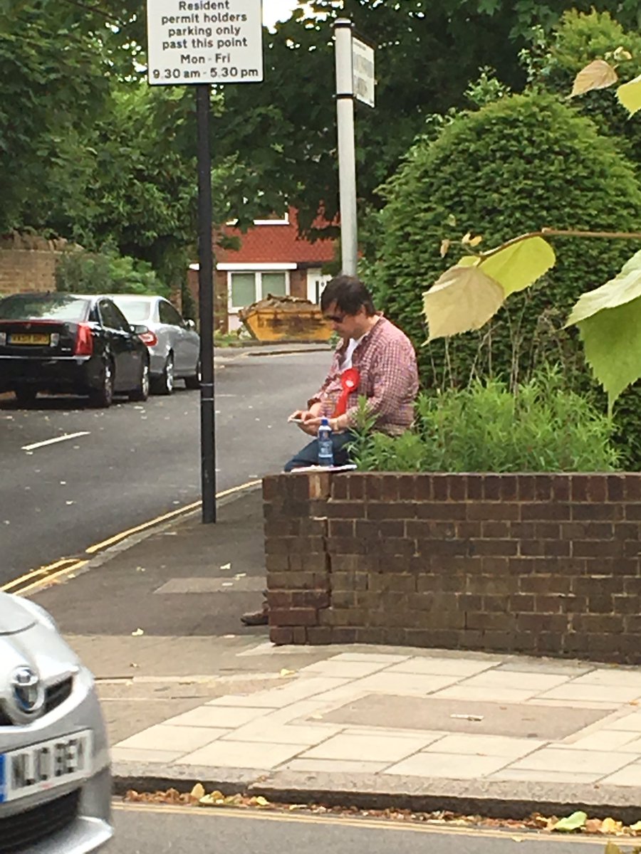 GavinSunshine's tweet photo. 20 #labour campaigners on the grove tw7 so much for no campaigning today! @BorisJohnson @MayorofLondon @daleyfitness https://t.co/pzgBl3nVsw