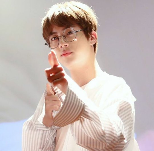 Btspicse07's tweet photo. #WORLDWIDEHANDSOME
#BTSWEEK
#2017BTSFESTA
#KIMSEOKJIN https://t.co/13n3HB8dus