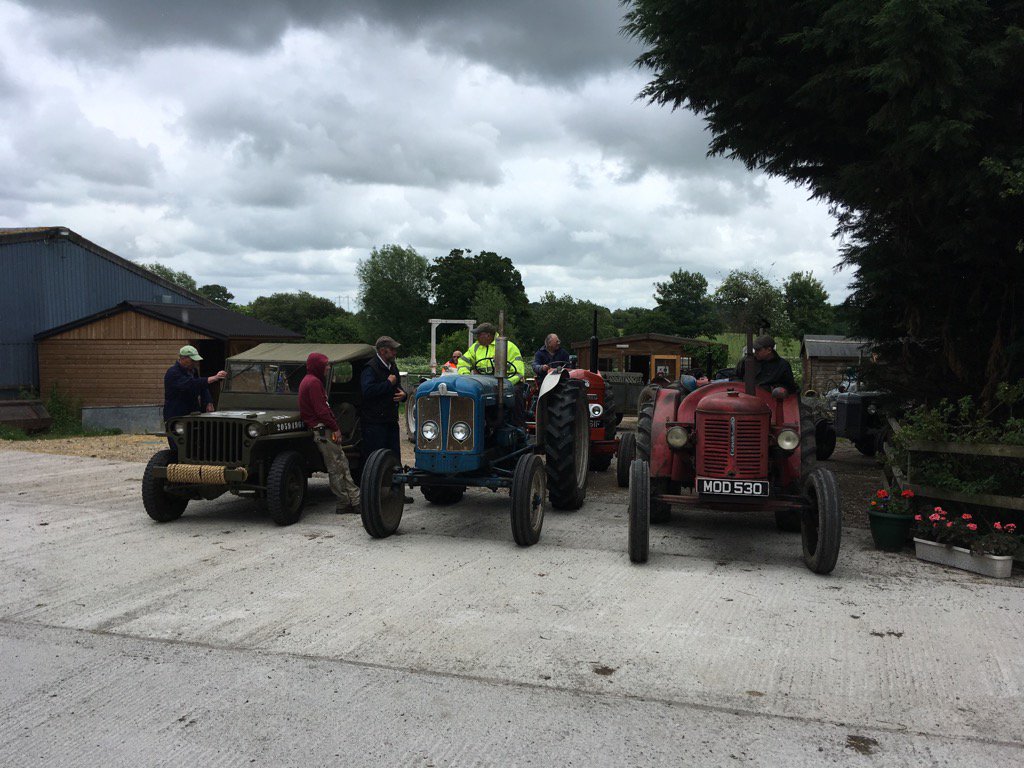 FutureRootsNet's tweet photo. Tractor run in aid of @FutureRootsNet organised by @Townsend_Timber having midway pit stop for cuppa tea #hcf2017 https://t.co/uHAMpgLBO7