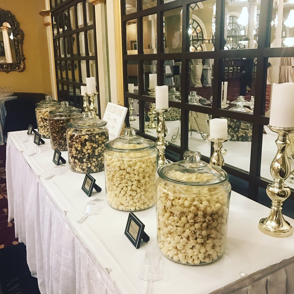 ipopgourmet's tweet photo. Wedding popcorn 🍿🍿bar love ❤️❤️❤️@ipopgourmet #wedding #weddinghour #PopCornTime https://t.co/UmFtb0lkW7