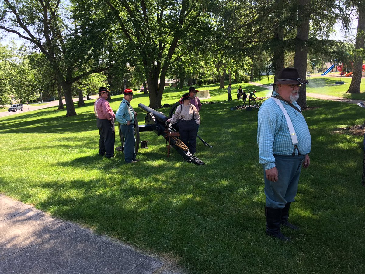 CityofHarlan's tweet photo. Civil war campsite and cannon. #BOOM #logcabindays https://t.co/wuxN6efEAY