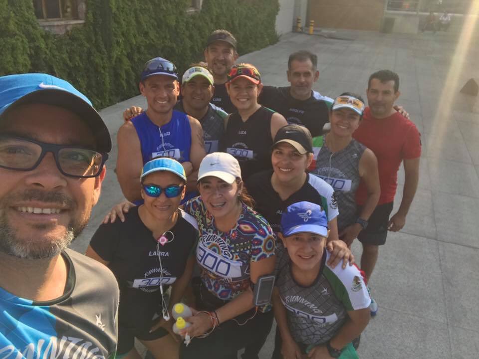 Lizadeal's tweet photo. Domingo de 14 k con el equipo #love300 #YoElegiCorrer https://t.co/82ULgID7Ko