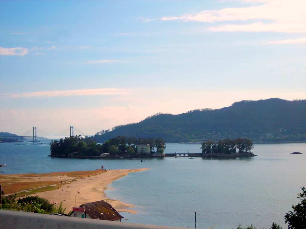 HotelAxisVigo's tweet photo. [:es]San Simon,una isla con mucha historia[:] https://t.co/0Tut5wjmmA https://t.co/QphB81llgb