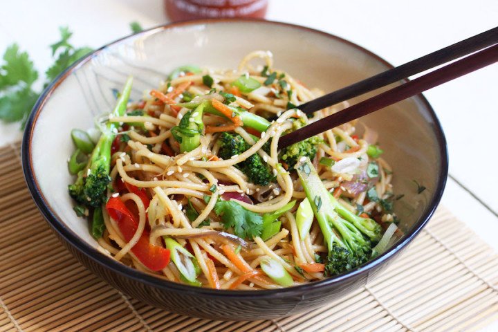 SusansTable's tweet image. Big batch cooking! One of my favorites is this Asian veggie noodle salad. SOOOOO good. ow.ly/77Ha30chPxn