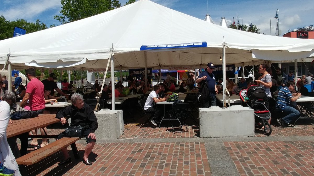 Dernier jour de ribfest. Les grilles sont enlevées. Viens-tu? #ribfest #troisrivieres 11am - 7pm.