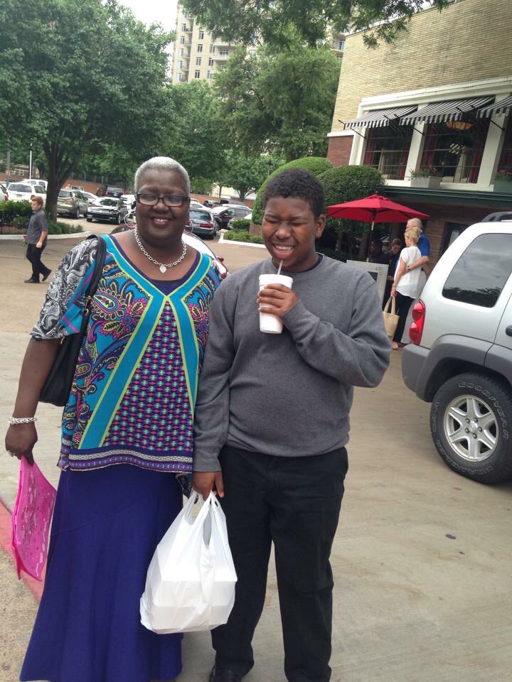 PatDural_'s tweet photo. Man this summer starting off bad I lost my mama this morning and idk what I'm gone do with out her can y'all keep pray for my family 🙏🏼😓 https://t.co/HgXgP5g5t7