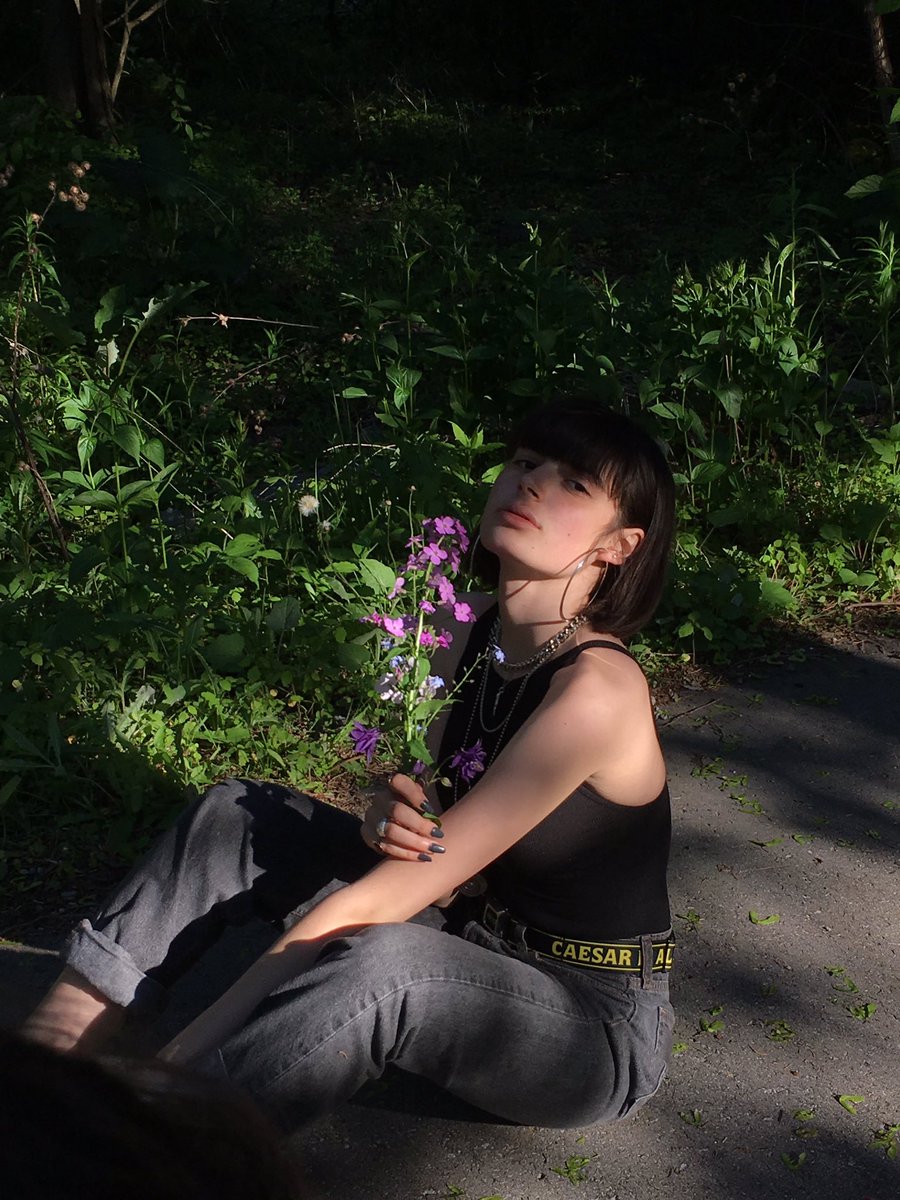 DALMEIDAOFC's tweet photo. @yungxmaia 💐 https://t.co/ITt6xdIenc
