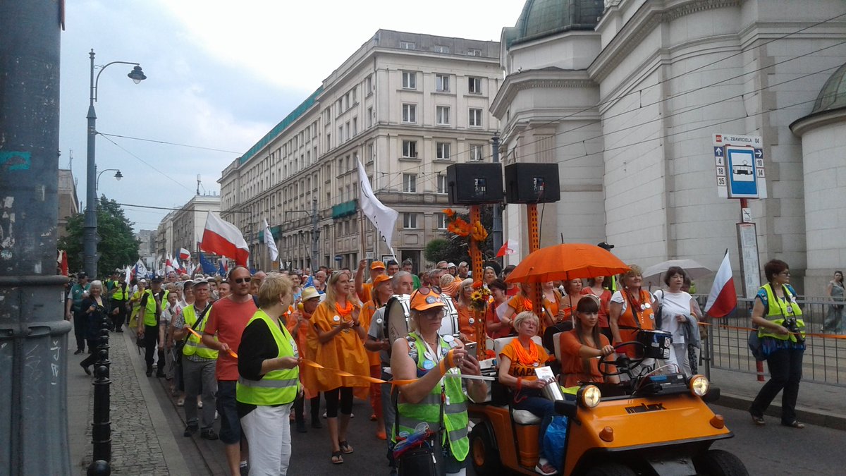 Kom_Obr_Dem_Int's tweet photo. #KOD #All4Freedom march, Warsaw https://t.co/EuMG550VM5