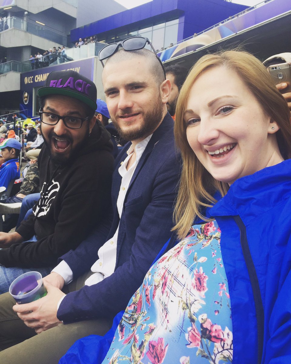 BrixtonCraft's tweet photo. #makemeaking #CT17 @KingfisherBeer @kingfisherworld come rain or shine always smiling! IndiaVPakistan https://t.co/YY3tp8jPJY