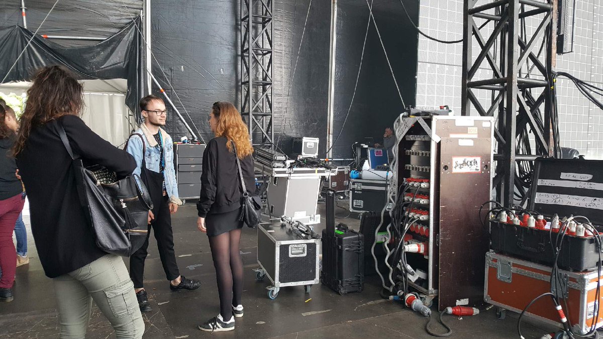 MonArtRockAMoi's tweet photo. Dans les coulisses du @FestivalArtRock avec Alice Boinet 👍🏻🔥 MERCI 😊 #MonArtRockAMoi #artrock2017 https://t.co/Mlg7KyPHW4