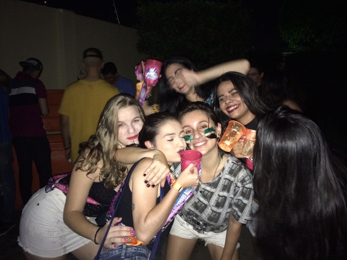 beIIycious's tweet photo. Eu amo demais essas parceirinhas de rolê aaaaa 💓💓💓💓 #neuroticapisamaisqtapouco #marimelhorenfurecida #preinter #faltouaesthela https://t.co/6EndJYPJOk