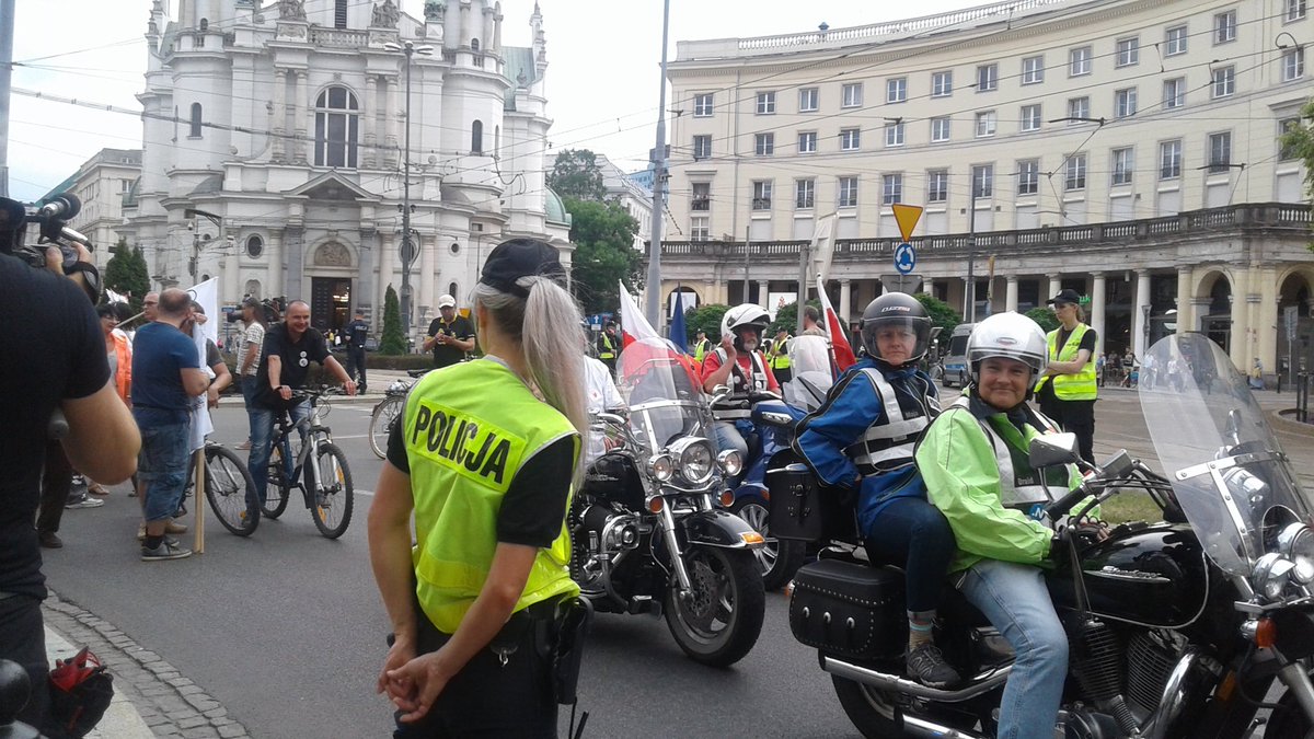 Kom_Obr_Dem_Int's tweet photo. #MotoKOD at #KOD #All4Freedom march, Warsaw https://t.co/N7obFUKgrR