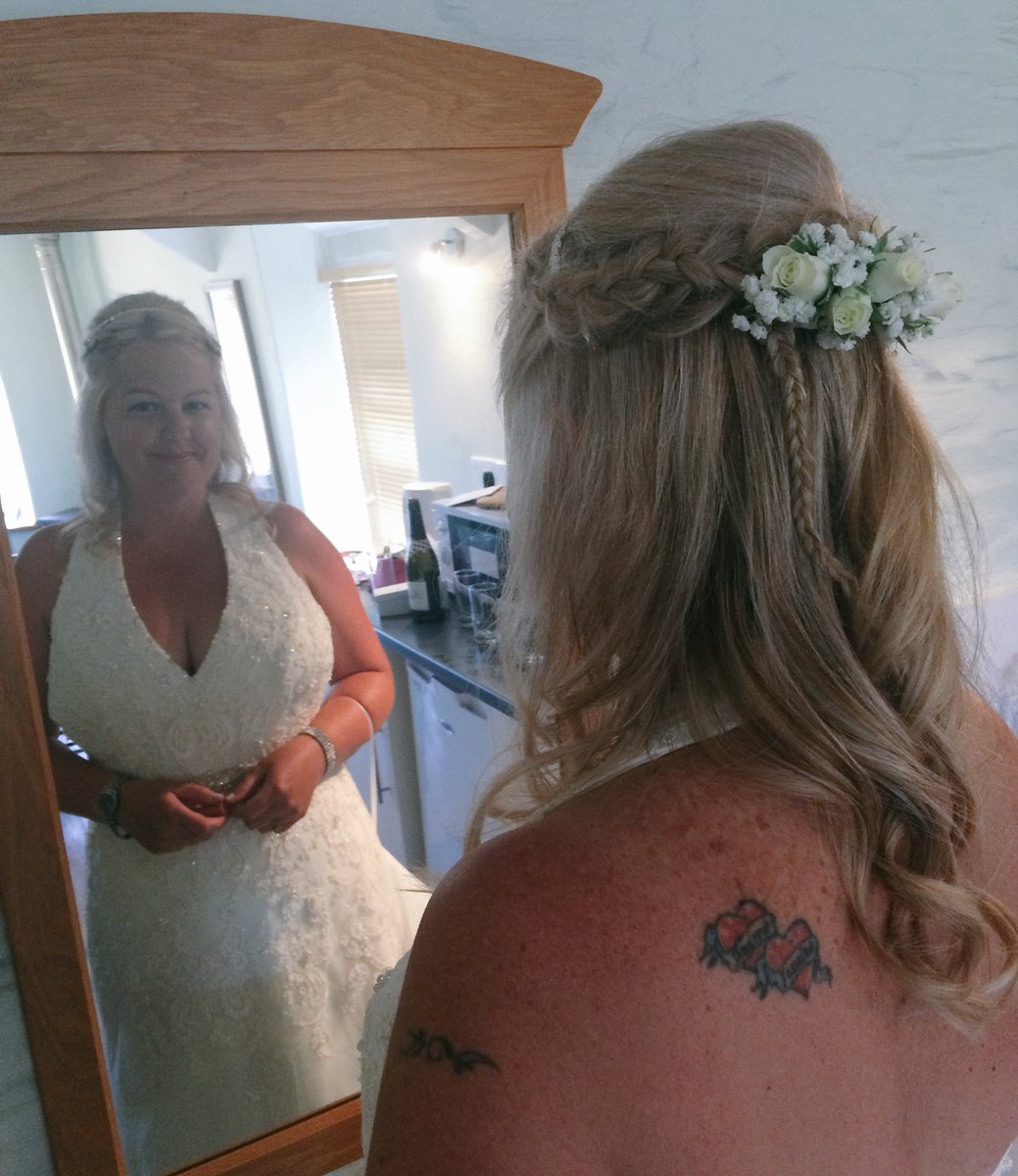 Gorgeous_B_Hair's tweet photo. The gorgeous bride ❤️congratulations Kate, you looked absolutely stunning. #cornwall #themillhouseinn #wedding #halfup #curls #braids https://t.co/PFZA36e3kC