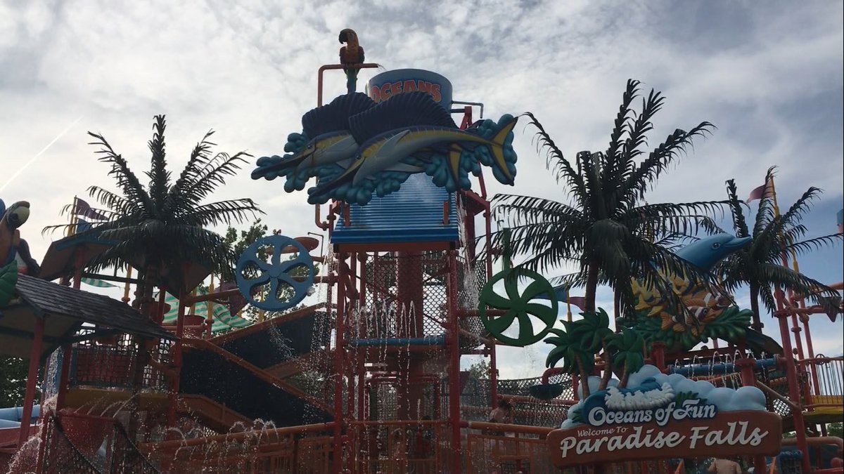 FamilyFunOmaha's tweet photo. We had so much fun at #OceansofFun @worldsoffun, and great to see @OhMyOmaha! #sponsored #WeOwnFun https://t.co/PfYS97YJ9J