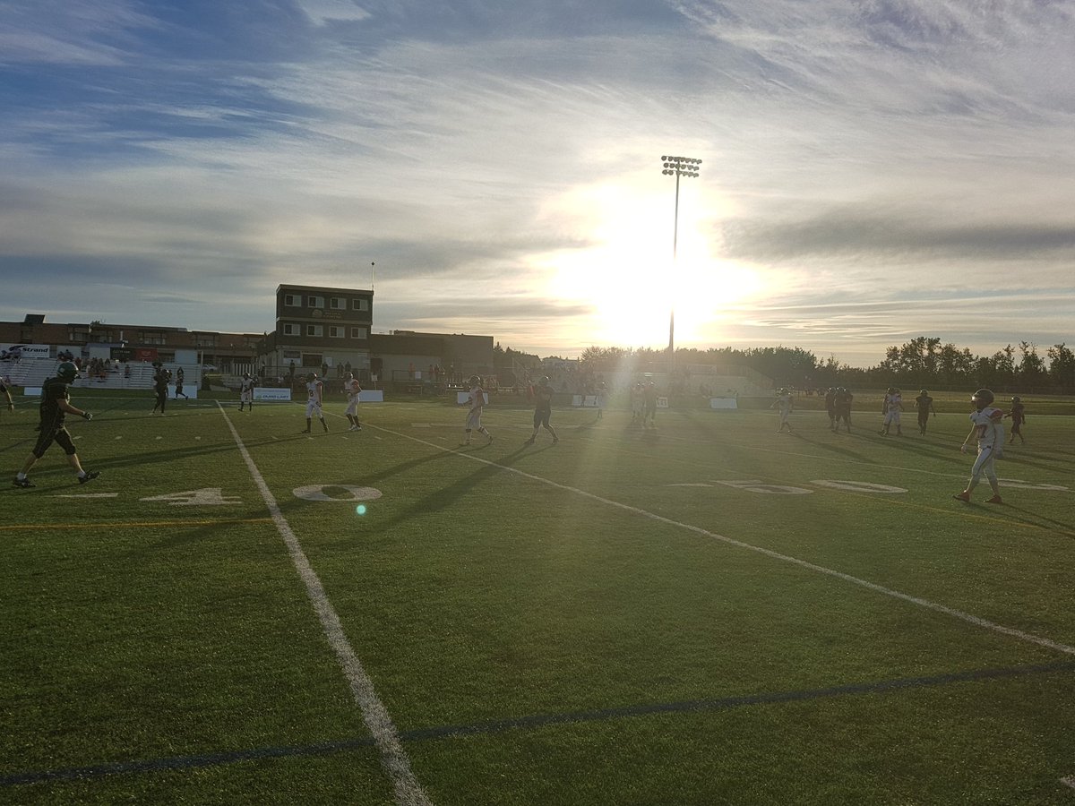 LloydVandals's tweet photo. The Vandals fell to 1-1 on the year as the @CABucs aerial attack was too much to handle. Was a beautiful night for football at @LAPA_MEG! https://t.co/GEVY803HR4