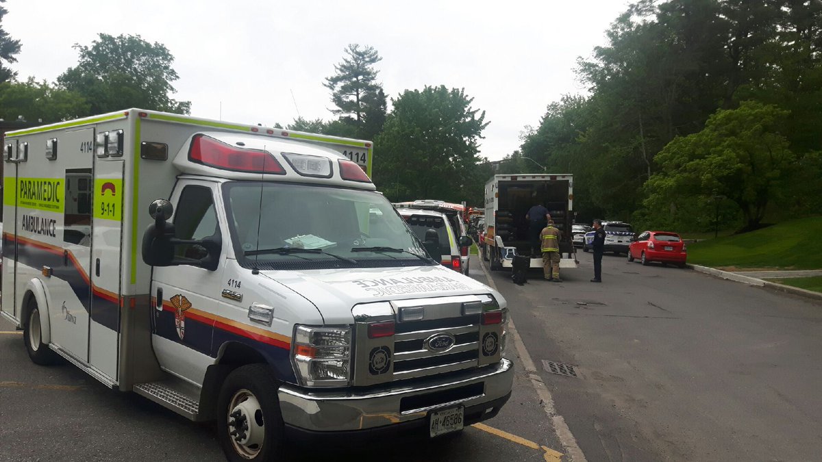 Multiple pets dead, four people displaced after west-end fire 1310news.com/2017/06/04/sev… https://t.co/i9jc1KxEsw