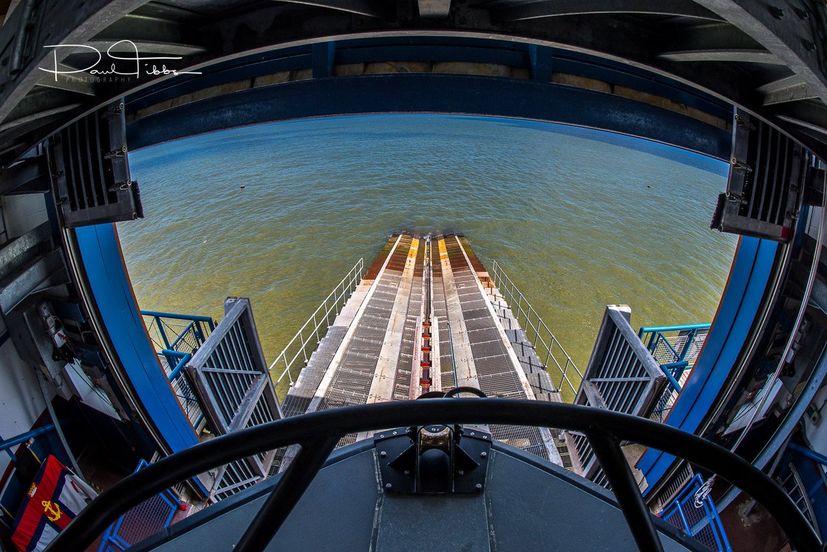 PaulTibbsPhoto's tweet photo. These things are so impressive....and they need to be! #TamarClass #RNLI @RNLI https://t.co/qGzGv8hVa8
