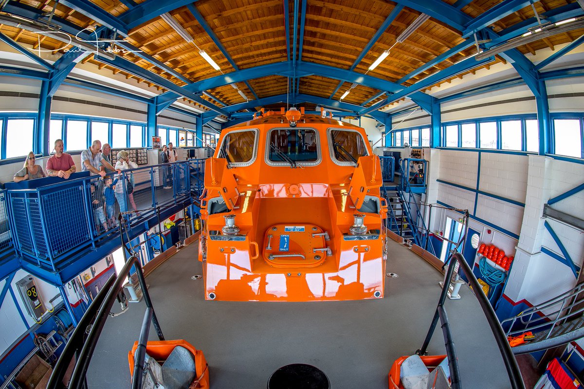 PaulTibbsPhoto's tweet photo. These things are so impressive....and they need to be! #TamarClass #RNLI @RNLI https://t.co/qGzGv8hVa8
