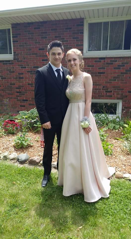 Holly_winger's tweet photo. Prom with my love💕 https://t.co/IDOKl6fucB
