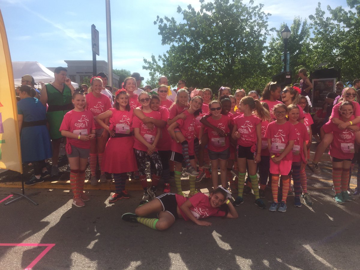 Ms_SJahns's tweet photo. This is how you get 26 girls, 4 coaches, and alot of fun in 1 photo #GirlsOnTheRun5k @GOTRI #runlikeagirl #proudcoach @RiversideSDMF ❤️ https://t.co/qhgdxG6IV5