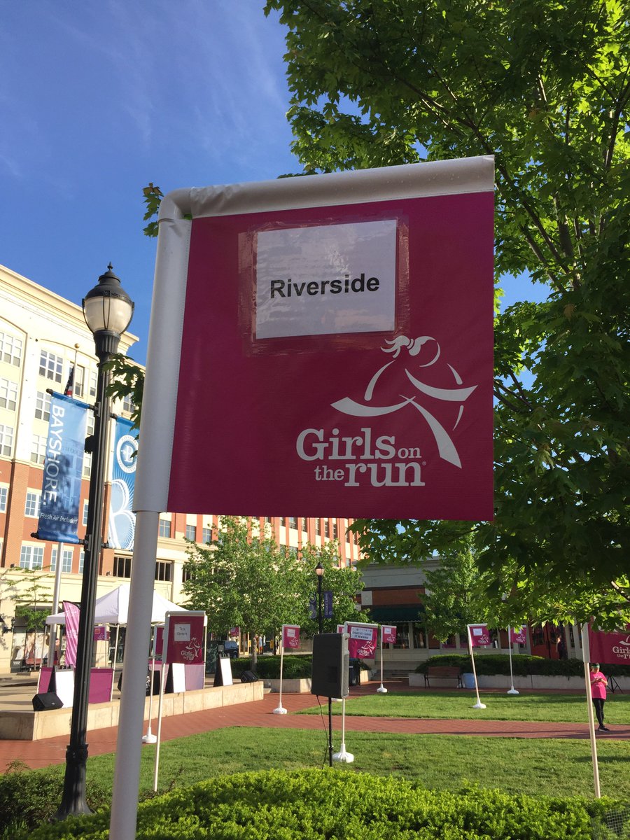 Ms_SJahns's tweet photo. This is how you get 26 girls, 4 coaches, and alot of fun in 1 photo #GirlsOnTheRun5k @GOTRI #runlikeagirl #proudcoach @RiversideSDMF ❤️ https://t.co/qhgdxG6IV5