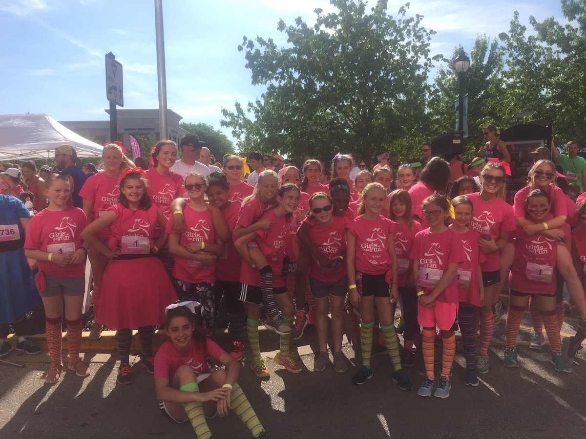 Ms_SJahns's tweet photo. This is how you get 26 girls, 4 coaches, and alot of fun in 1 photo #GirlsOnTheRun5k @GOTRI #runlikeagirl #proudcoach @RiversideSDMF ❤️ https://t.co/qhgdxG6IV5