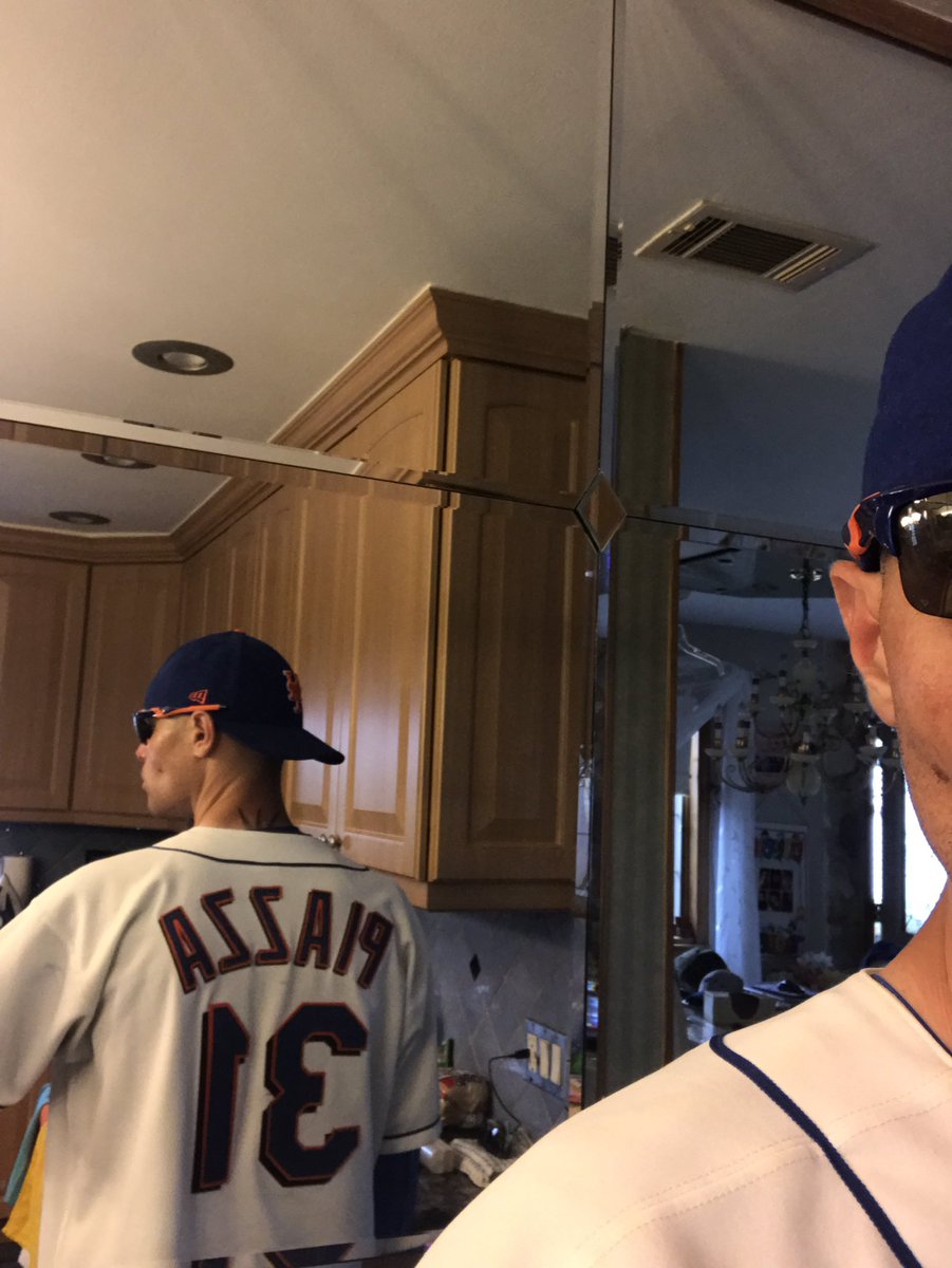 AnthonyKass013's tweet photo. On Sunday we go Mike. Even thou he never played Sundays lol #italianthing #ironmike #piazza https://t.co/wes8qofzM1