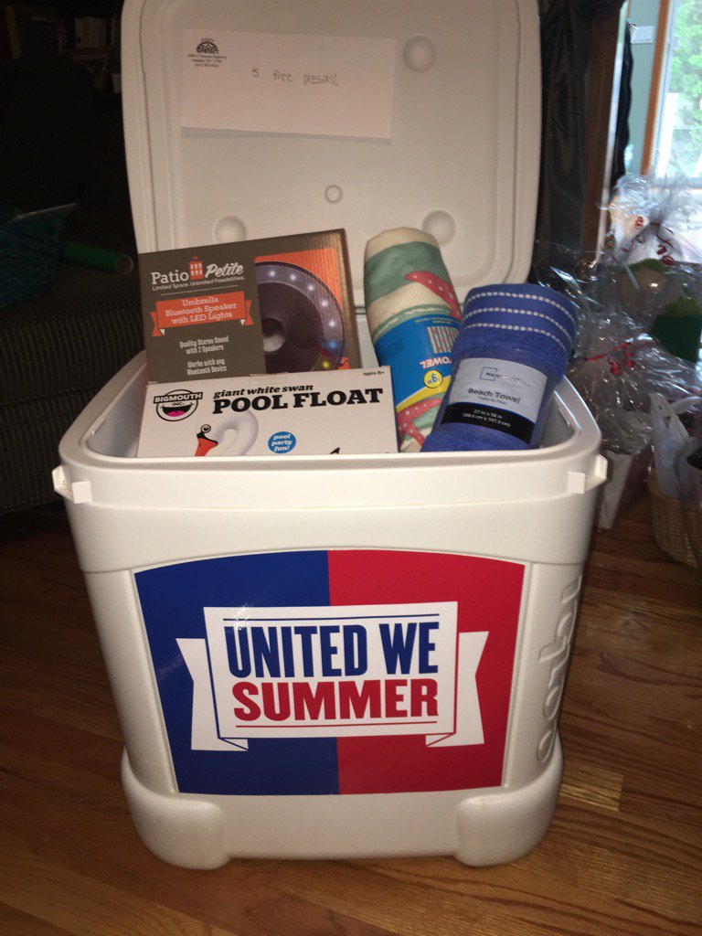 ConnetquotTriM's tweet photo. And our personal favorite, an Igloo cooler, 2 beach towels, a giant swan pool float, and a bluetooth patio speaker! https://t.co/em54P96Ywv