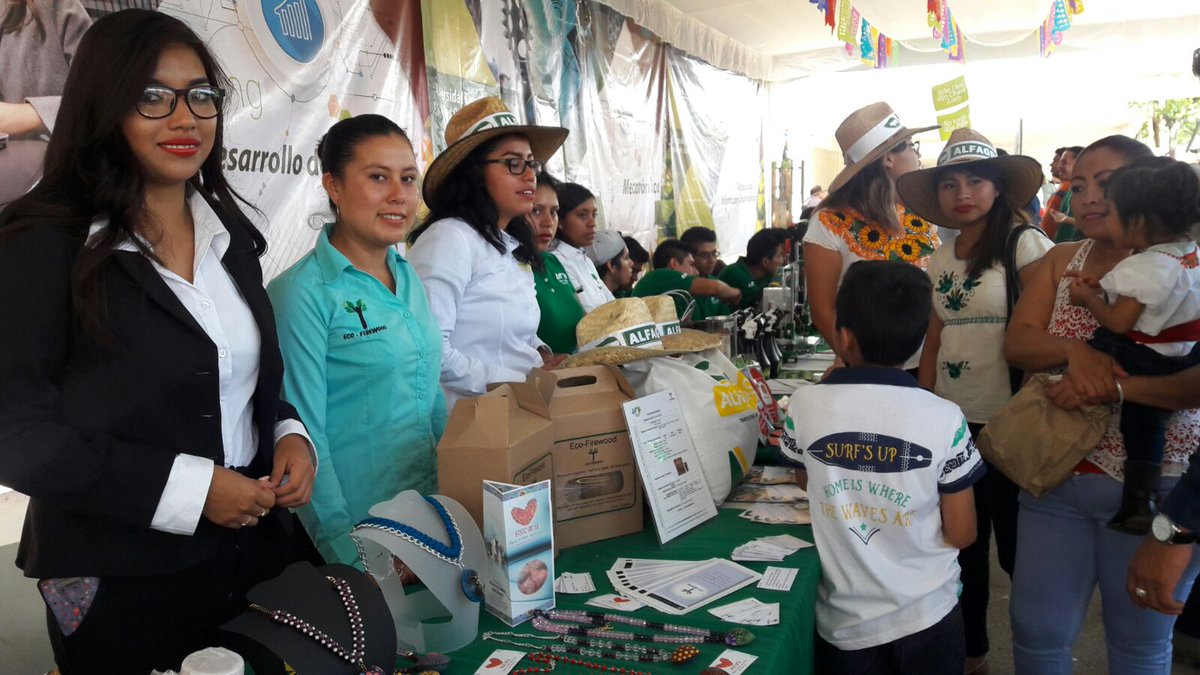 utvco's tweet photo. Todo el #TalentoUTVCO y potencial para emprender e innovar, están presentes en la ExpoFeria de #SanPabloHuixtepec. #EducaciónQueTrasciende https://t.co/XTxN8k0Q6k
