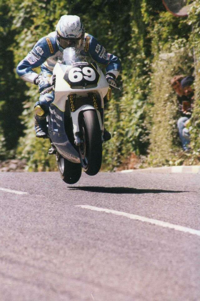 ChrysalisRacing's tweet image. #OnThisDay 20 yrs ago, Dave Morris clinched a 1st @iom_tt win 4 @BMWMotorrad since 1939 on the Chrysalis BMW F650 in the Singles TT #iomtt