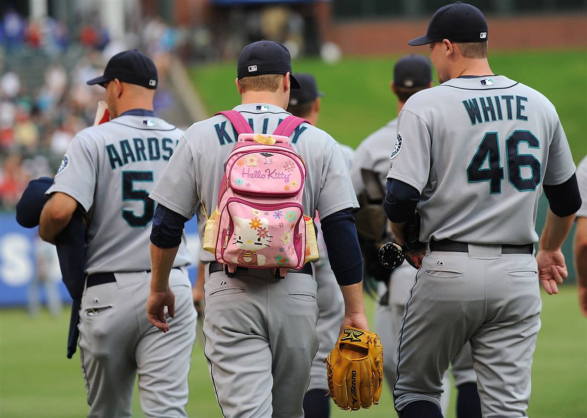 TikiPuForYou's tweet photo. This guy just scored major points rockin' this RAD AF #HelloKitty backpack! #sports #hellokittyfan #hellokittybackpack https://t.co/tbGhrfitTc