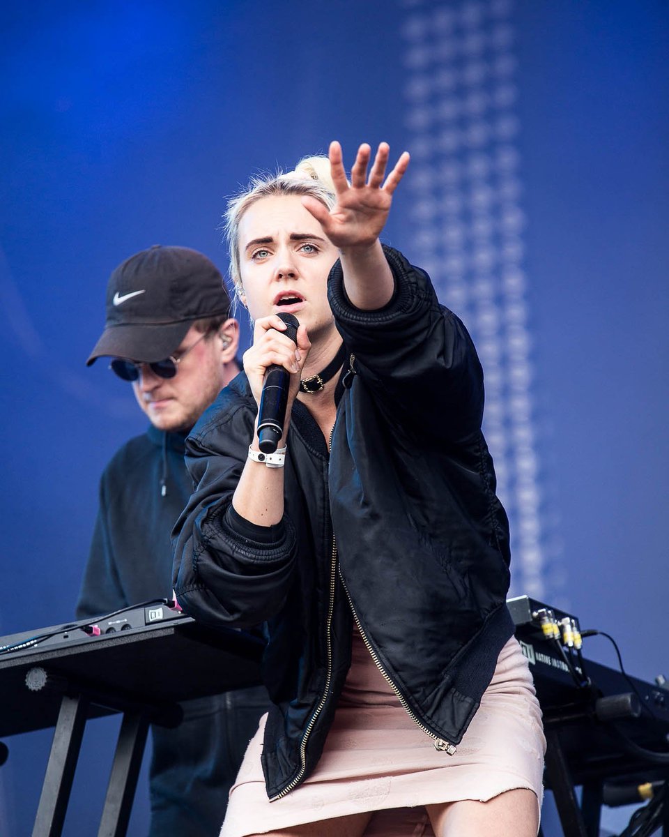 moupd's tweet photo. TBT @MOMOMOYOUTH last year at #OWF2016 🎉 https://t.co/kXdiPCX9mT