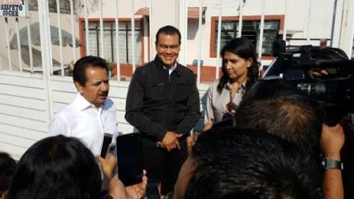 NoticiasCDMX1's tweet photo. #EleccionesEdoMex2017 Ya, los cuatro candidatos más importantes en estas elecciones han emitido su voto en diferentes municipios del #EdoMex https://t.co/wsHmVeqV75