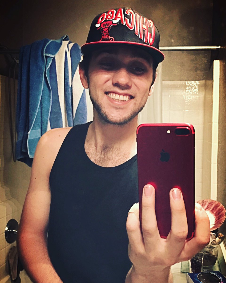 Jayy_Smooothh's tweet photo. That #RedIphone7+ game!! So happy I got a new phone finally! https://t.co/icSDTfmT21