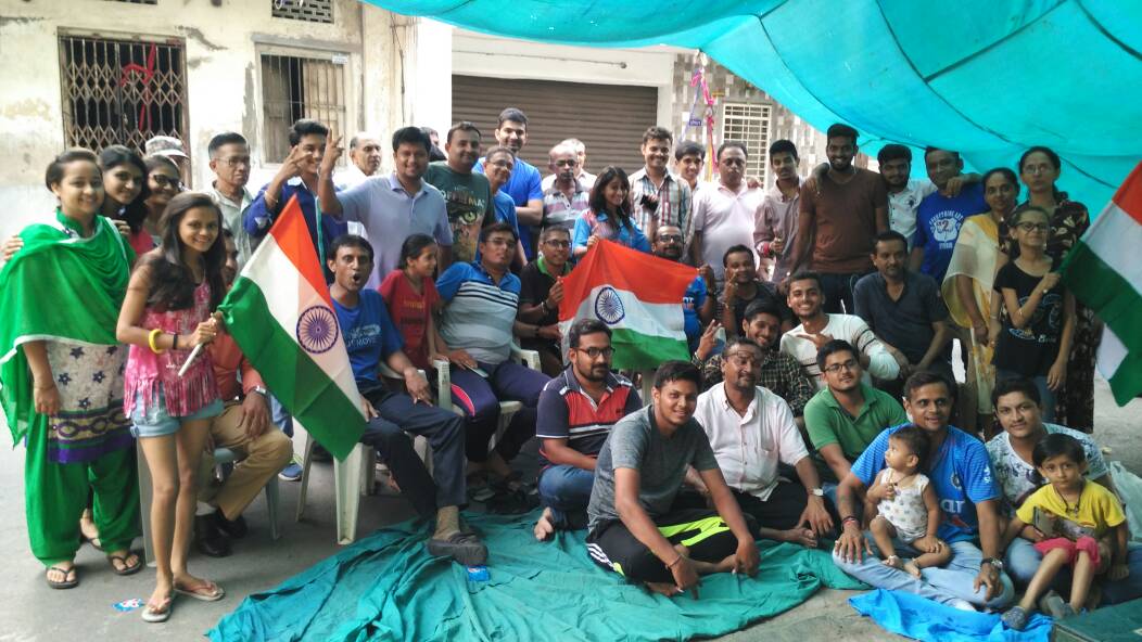 MYRJ_Pratiksha's tweet photo. #indiavspakistan #iccchampionstrophy2017 #excitment #confidence2017 #IndianCricketTeam khelo dil se jiyo dil se #indiavspak @ApnuSurat https://t.co/O1jTQUSrzk