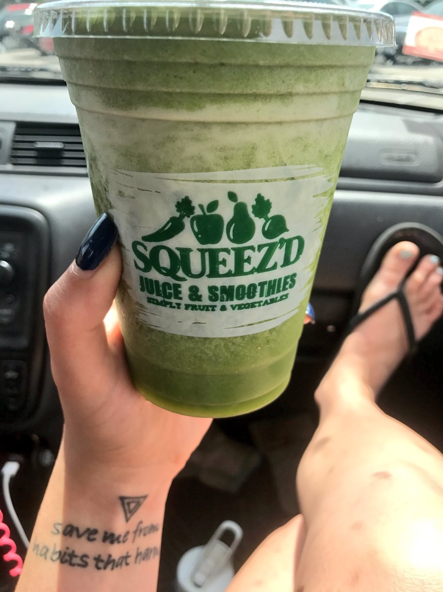 strangelovin's tweet photo. Detox with Kale Spinich Pineapple + rejuvenation and liver detoxification #collegeEssential @MarianosMarket π https://t.co/K5WPlmR0Vs