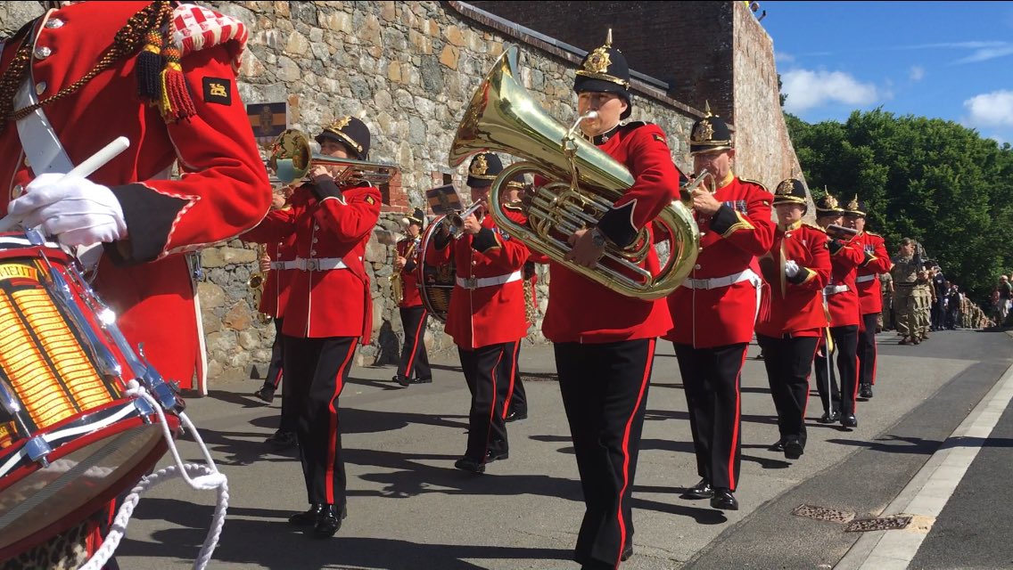 More on today's <a href="/RGLIParade2017/">RGLI Parade 2017</a>: bbc.co.uk/news/world-eur…