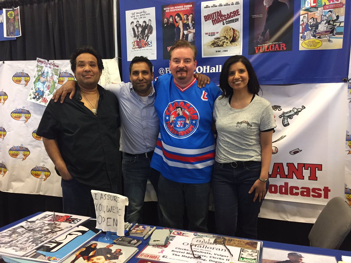 javiemall's tweet photo. A "Mall" with the Mallrats. Met the reuniting @BrianCOHalloran @JasonPLondon &amp; @JayMewes at @NFComicCon Awesome Q&amp;A #snoogans https://t.co/XqxIUNDUl4
