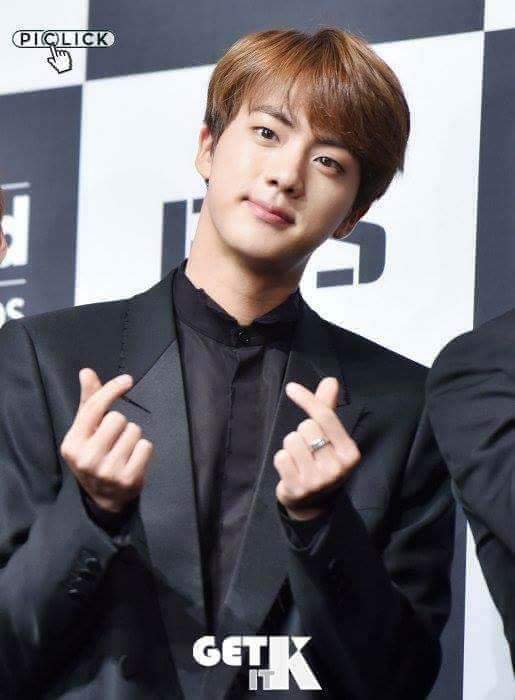 Iyah124's tweet photo. 12:59am...HAPPY SEOKJIN DAY💗💗👏👏
#BTSWEEK 
#worldwidehandsome 
#SeokjinDay https://t.co/ryEjtuCSW2