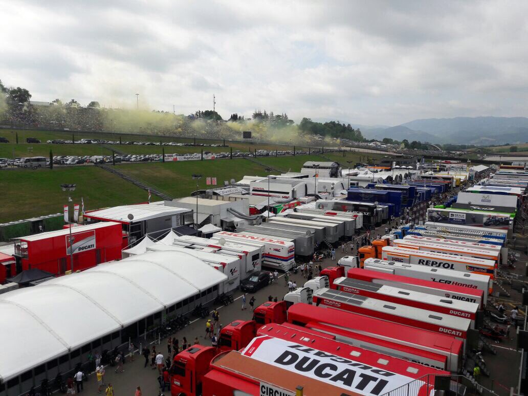 will5i5am's tweet photo. Mugello it has been wild! What an atmosphere! #yellowfields https://t.co/ZnP0v7x6nG