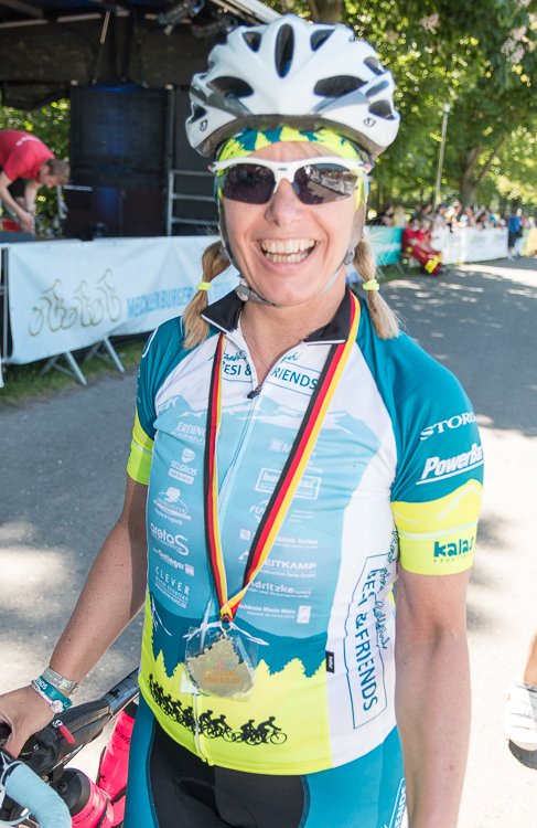 RadStatt's tweet photo. Nachtrag zur Mecklenburger @SeenrundeMV 2017 #2: Unser Ladies nach der #msr90 im Ziel. #msr2017 #BesiAndFriends #ms #MultipleSklerose https://t.co/oawRRF8pqt