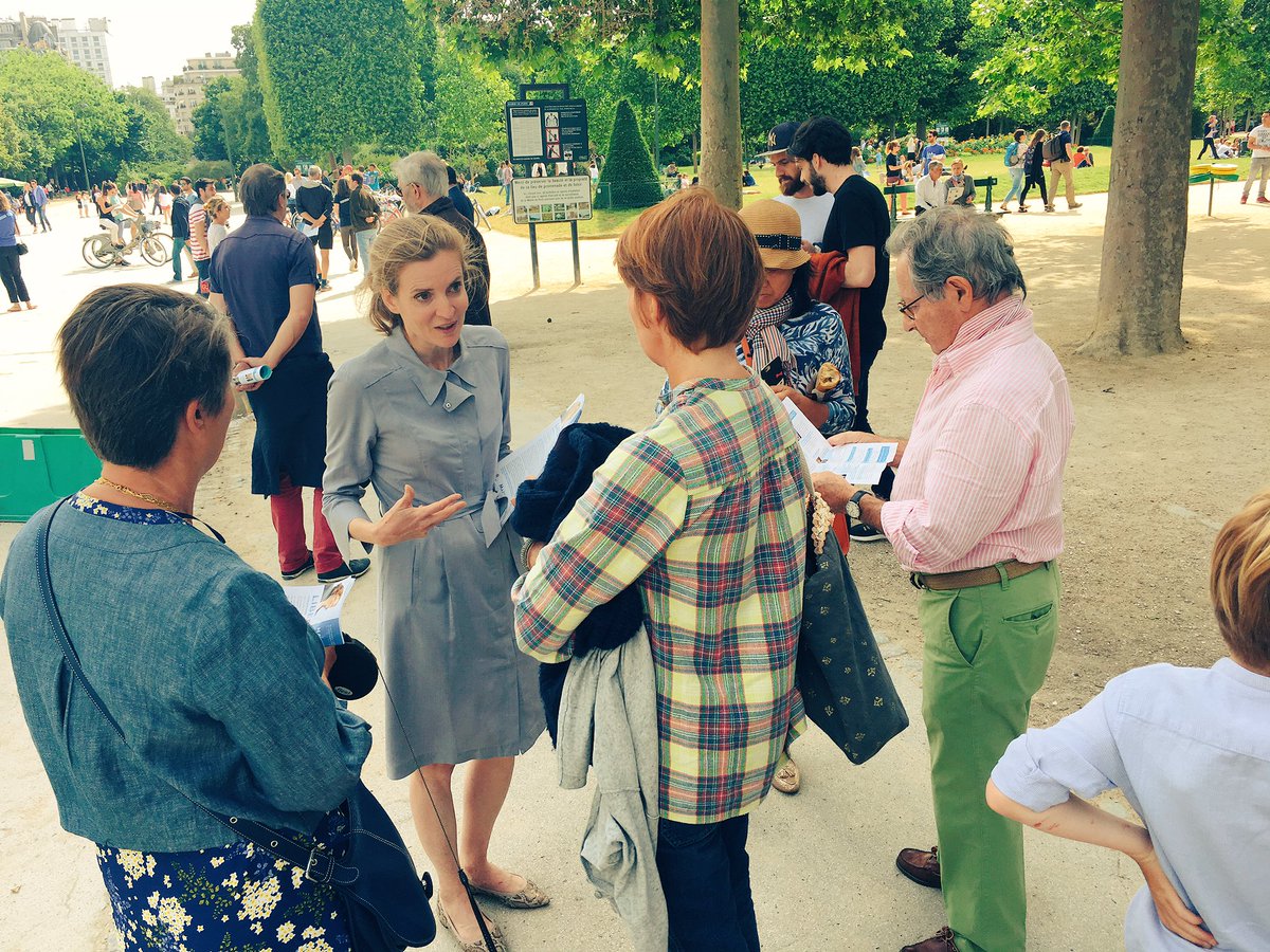 nkm_paris's tweet photo. La permanence mobile de @nk_m s'est arrêtée cet après-midi au Champ de Mars 😉 #Paris7 #NKM https://t.co/l853GluWuI