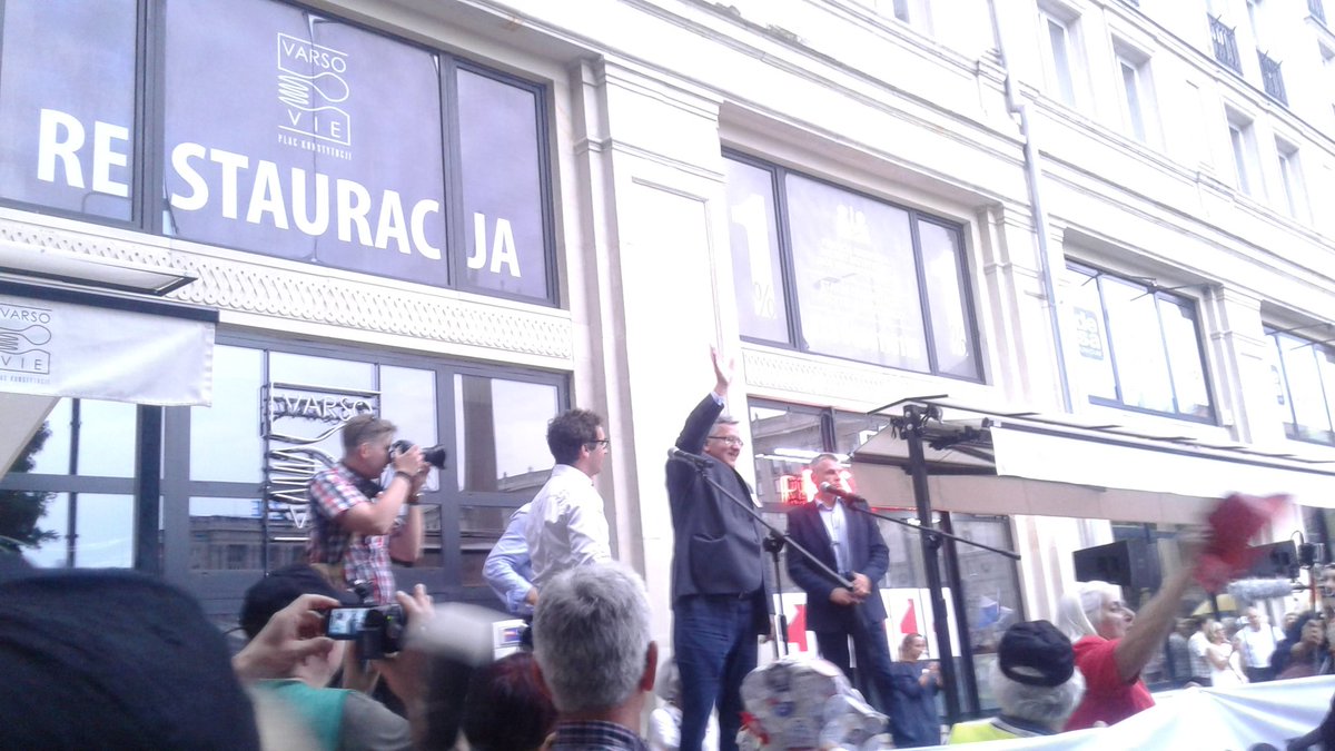 Kom_Obr_Dem_Int's tweet photo. Former President is celebrating Polish Freedom Day with #KOD at #All4Freedom demo Warsaw
To Freedom!! To Poland!! https://t.co/hBmP4IWzel