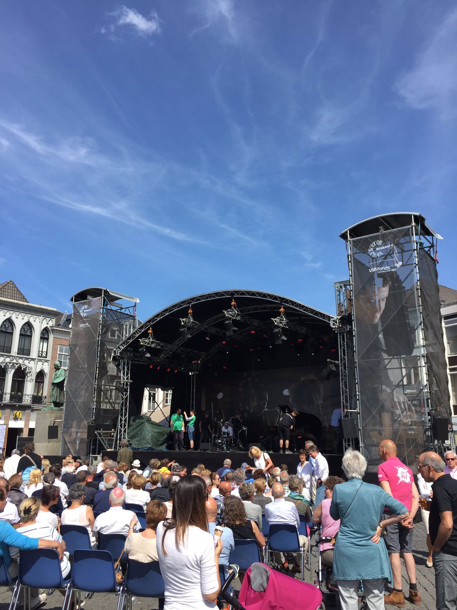 Heerlijk sfeertje in #DenBosch #Jazzinduketown
