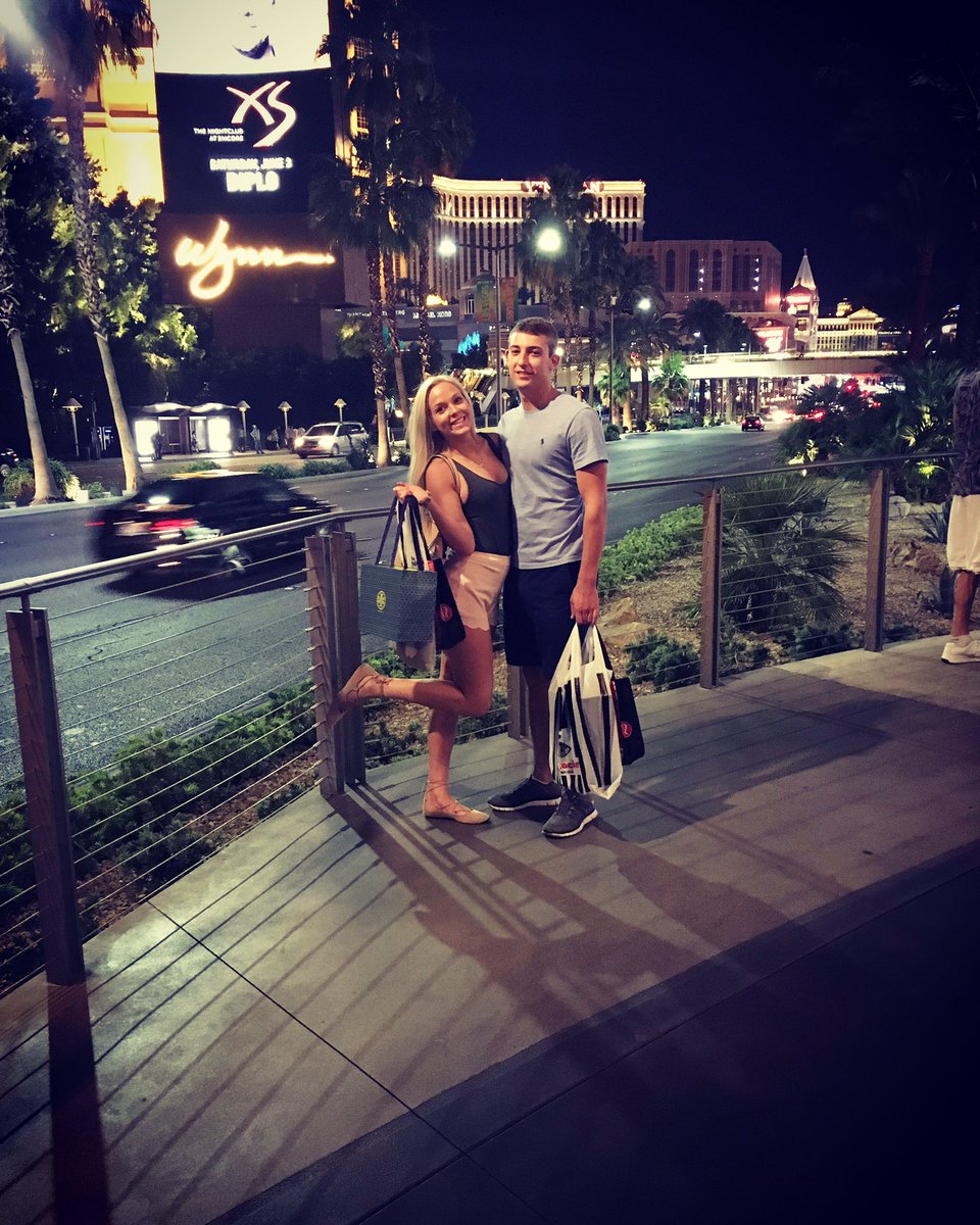 bamcguire0420's tweet photo. So beyond blessed to have spent this past week with my amazing bf. Love u long time @broland222 https://t.co/1305g1xbtS